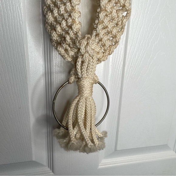 Vintage 60s/70s MCM Macrame Owl Wall Hanging in Cream - Picture 4 of 4